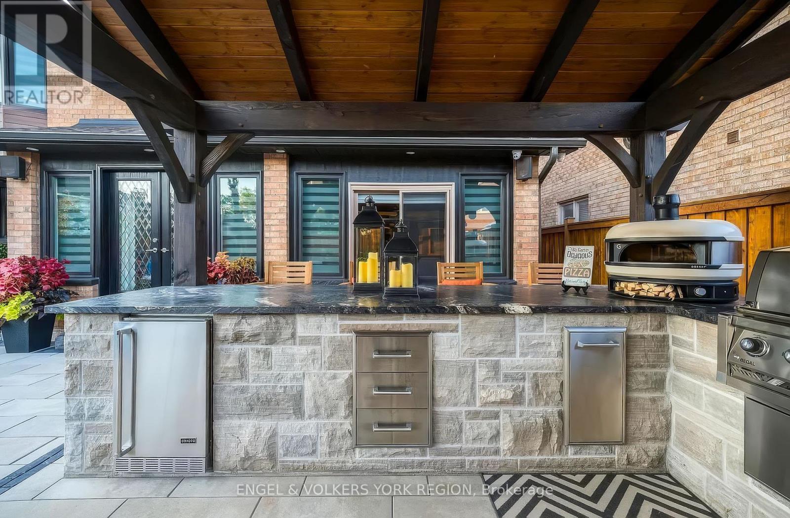 57 Burgosa Court, Vaughan, Ontario  L4L 5C8 - Photo 6 - N12571900