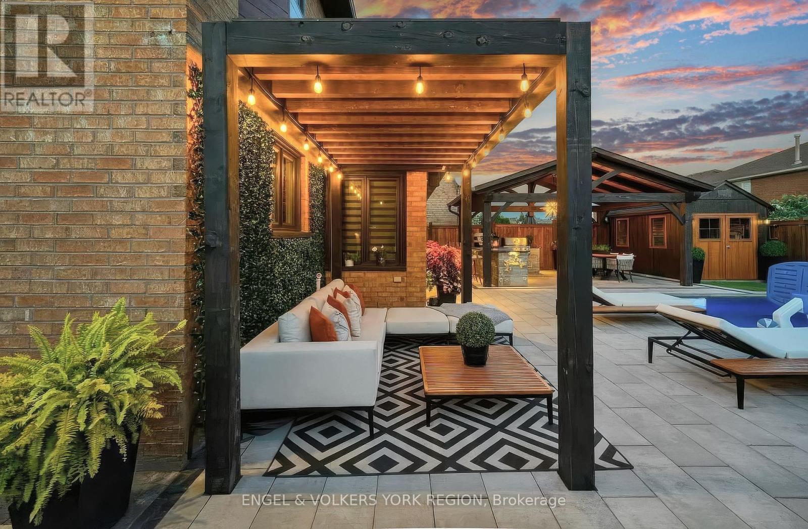 57 Burgosa Court, Vaughan, Ontario  L4L 5C8 - Photo 8 - N12571900