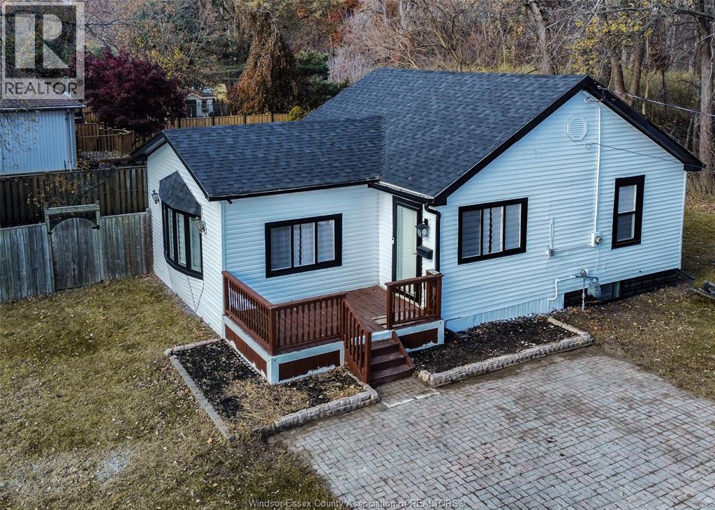 MLS# 25029411: 2386 LAMBTON STREET, Windsor, Canada
