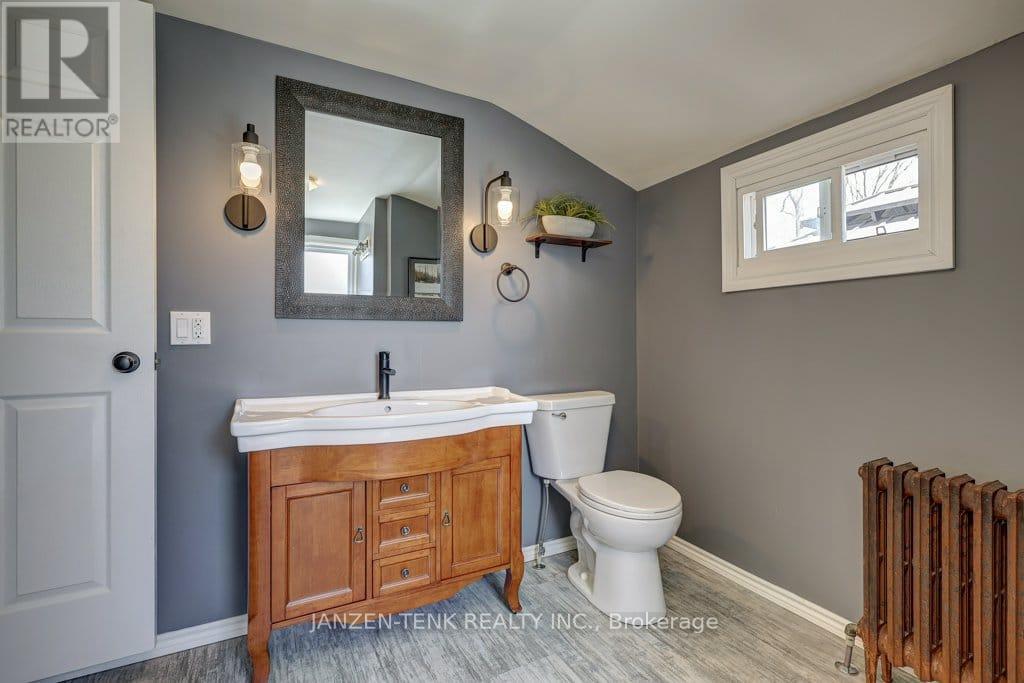 17 Oak Street, Aylmer, Ontario  N5H 1G3 - Photo 12 - X12484159