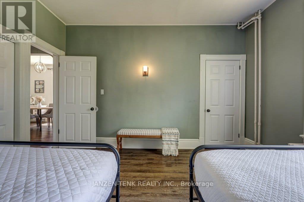 17 Oak Street, Aylmer, Ontario  N5H 1G3 - Photo 11 - X12484159