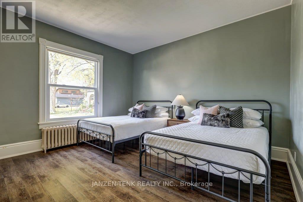 17 Oak Street, Aylmer, Ontario  N5H 1G3 - Photo 10 - X12484159