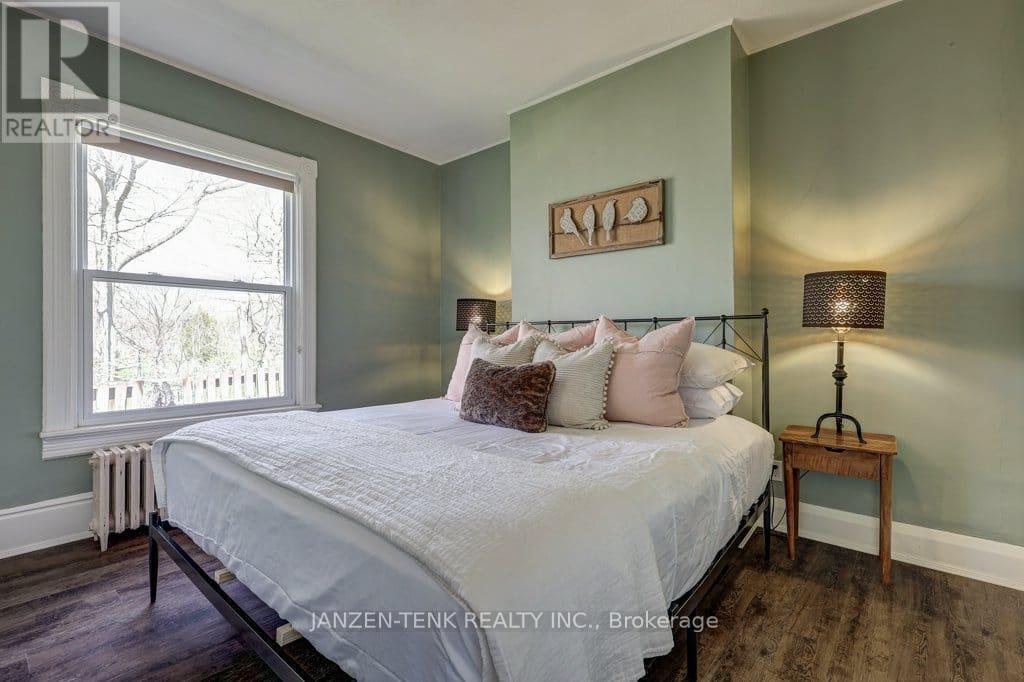 17 Oak Street, Aylmer, Ontario  N5H 1G3 - Photo 8 - X12484159