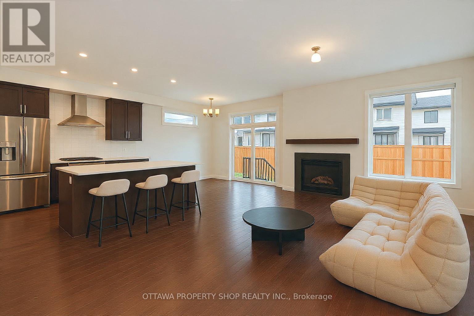 725 Odyssey Way, Ottawa, Ontario  K1T 4R5 - Photo 4 - X12559552