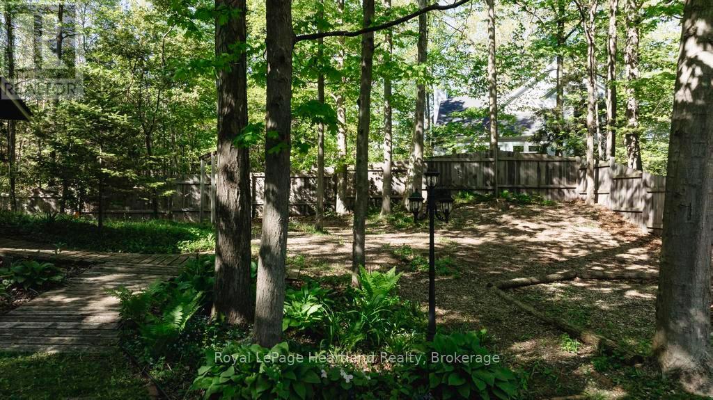 216 Shadywood Crescent, Huron-Kinloss, Ontario  N2Z 2X3 - Photo 45 - X12571982