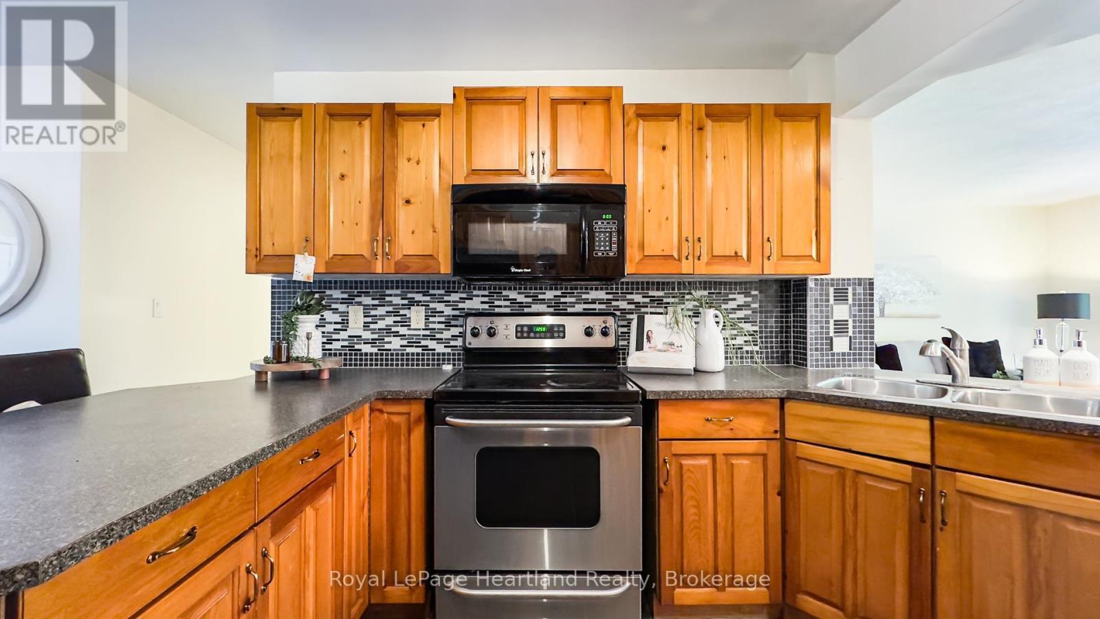 216 Shadywood Crescent, Huron-Kinloss, Ontario  N2Z 2X3 - Photo 8 - X12571982