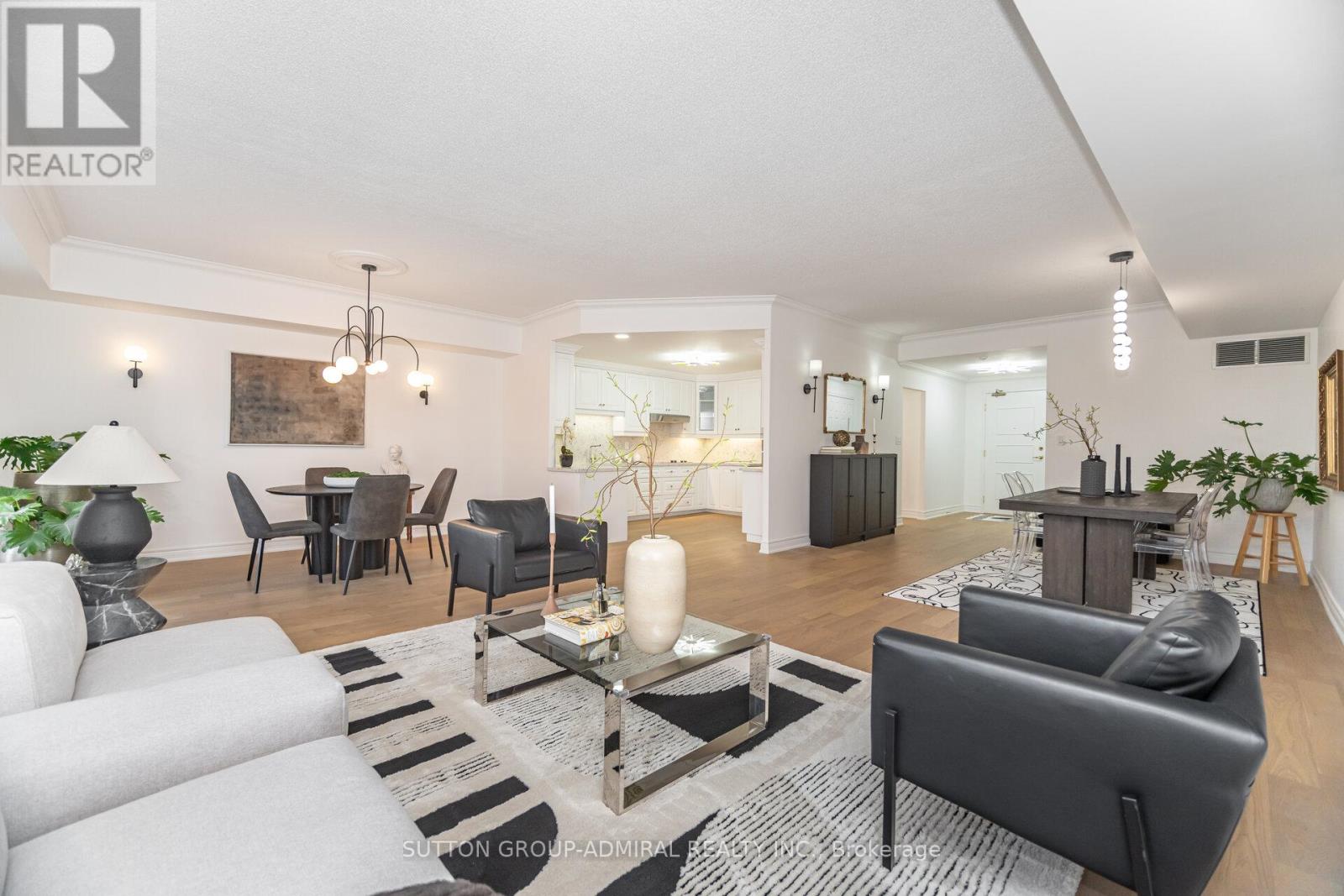 304 - 30 ANGLESEY BOULEVARD, Toronto, Ontario