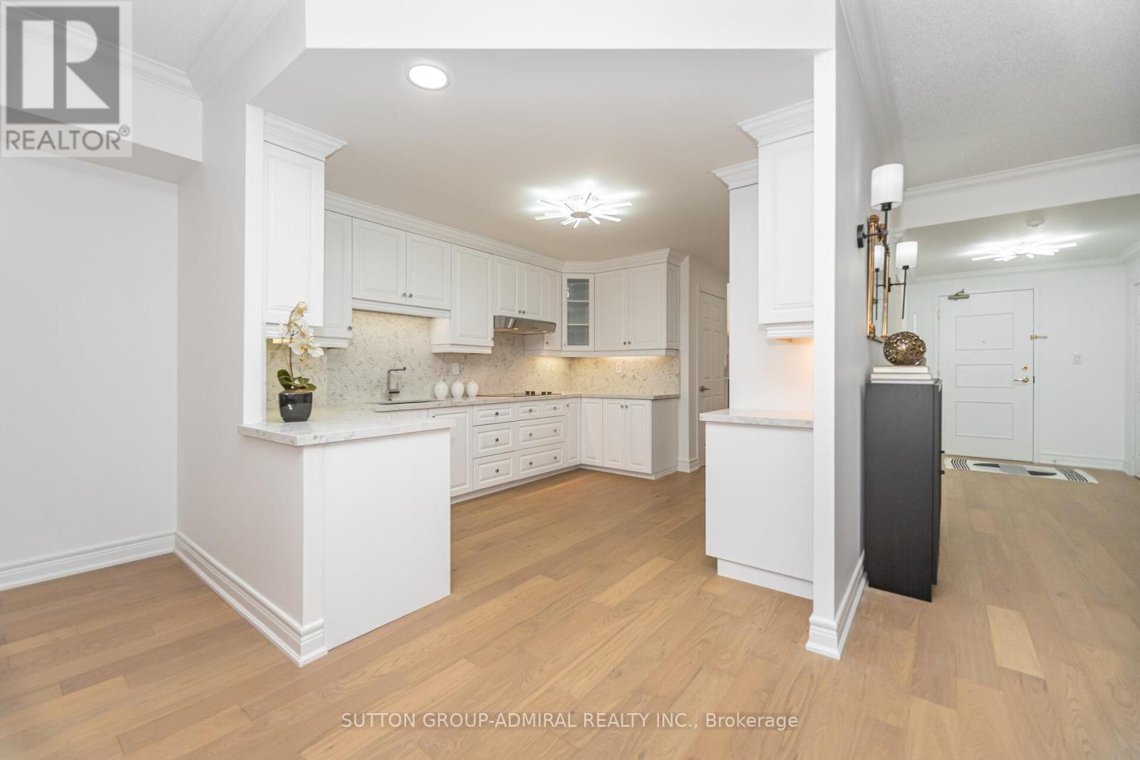 304 - 30 Anglesey Boulevard, Toronto, Ontario  M9A 3B5 - Photo 5 - W12571742