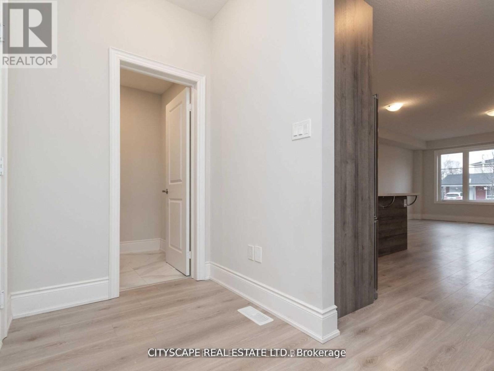 579 Wedgewood Drive, Burlington, Ontario  L7L 0J9 - Photo 14 - W12571764