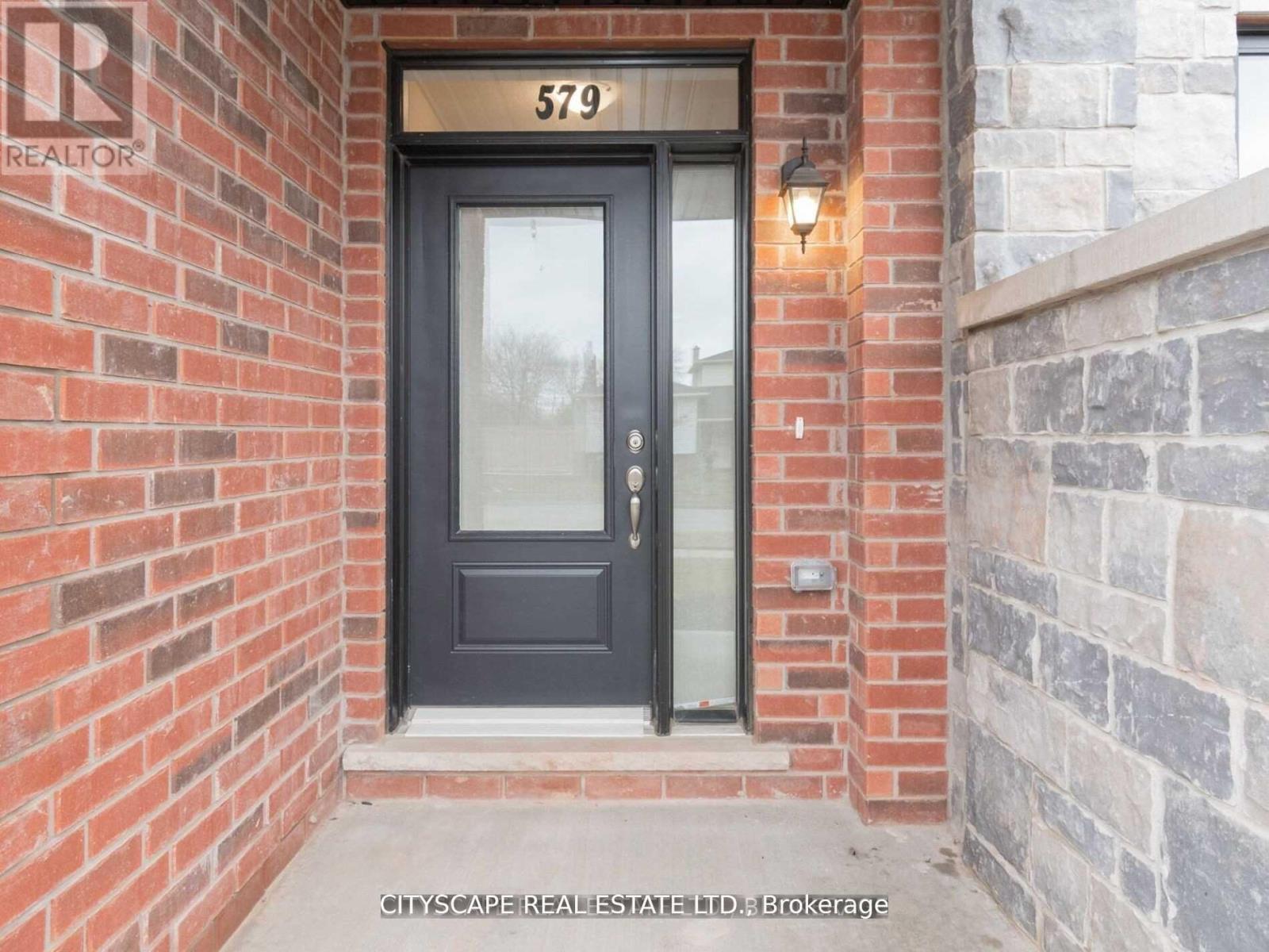 579 Wedgewood Drive, Burlington, Ontario  L7L 0J9 - Photo 4 - W12571764