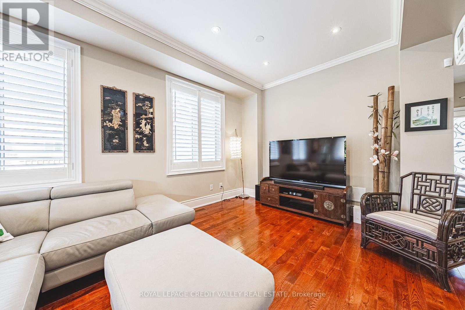 36 Lunness Road, Toronto, Ontario  M8W 4M4 - Photo 11 - W12571788