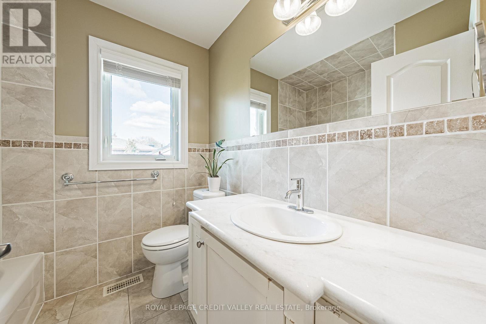 36 Lunness Road, Toronto, Ontario  M8W 4M4 - Photo 25 - W12571788