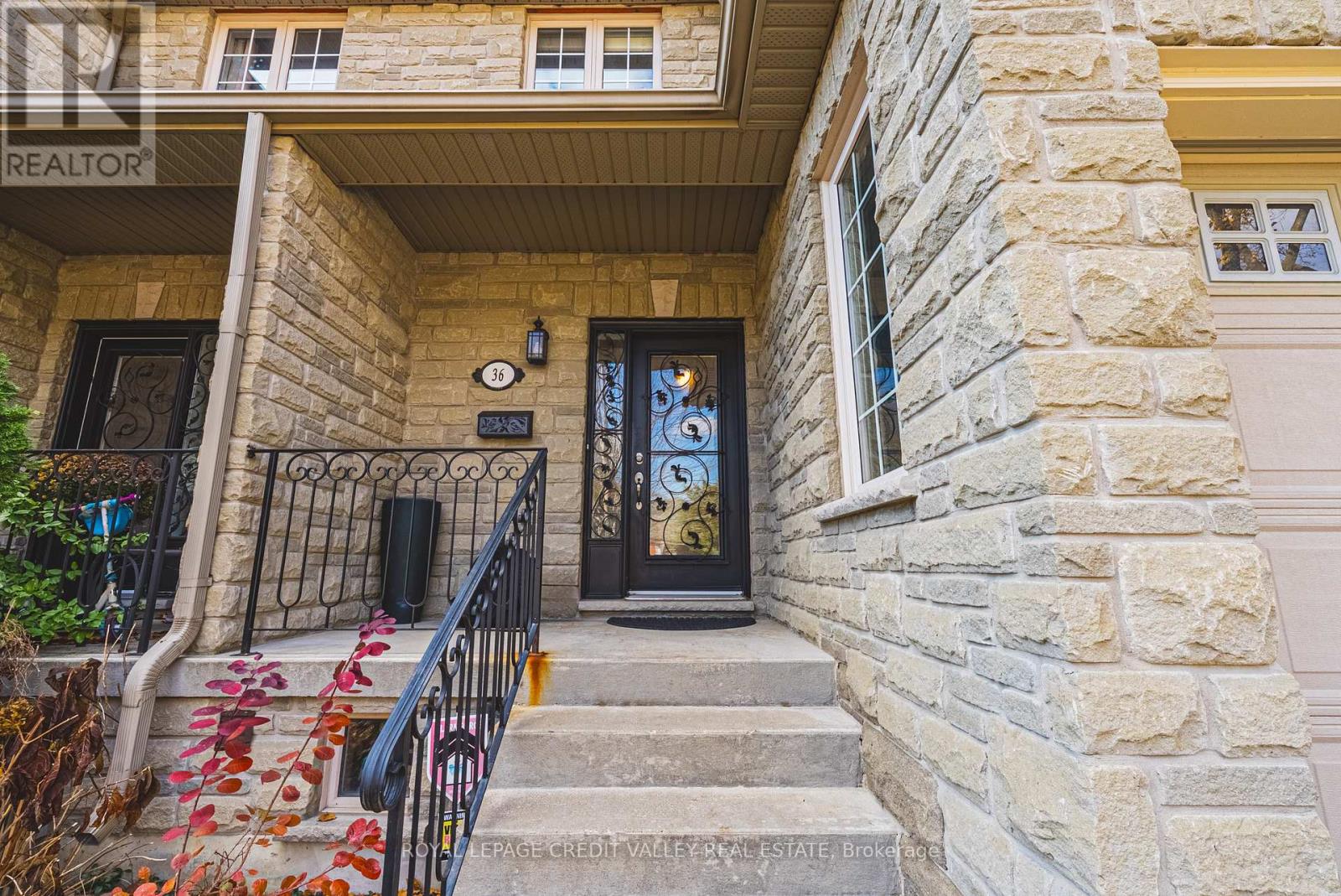 36 Lunness Road, Toronto, Ontario  M8W 4M4 - Photo 4 - W12571788