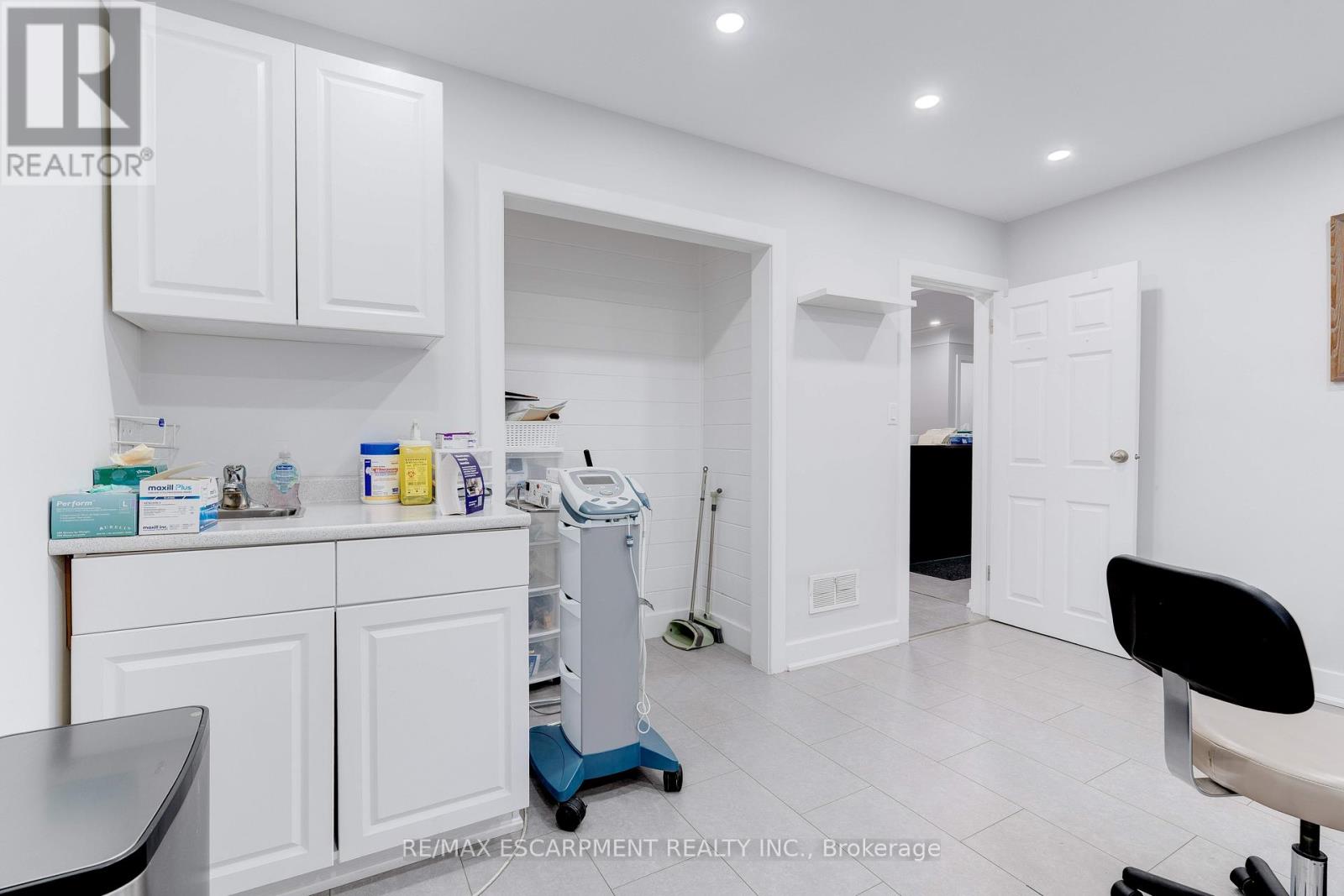 2409 Walker's Line, Burlington, Ontario  L7M 4K1 - Photo 22 - W12571806