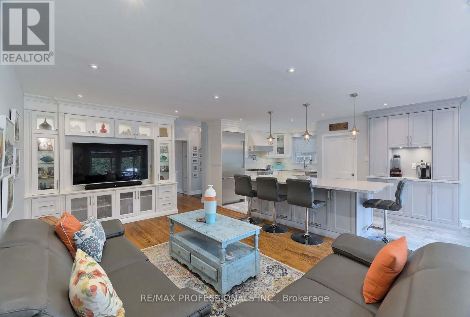 3 Eriksdale Road, Toronto, Ontario  M9C 2B5 - Photo 6 - W12571808