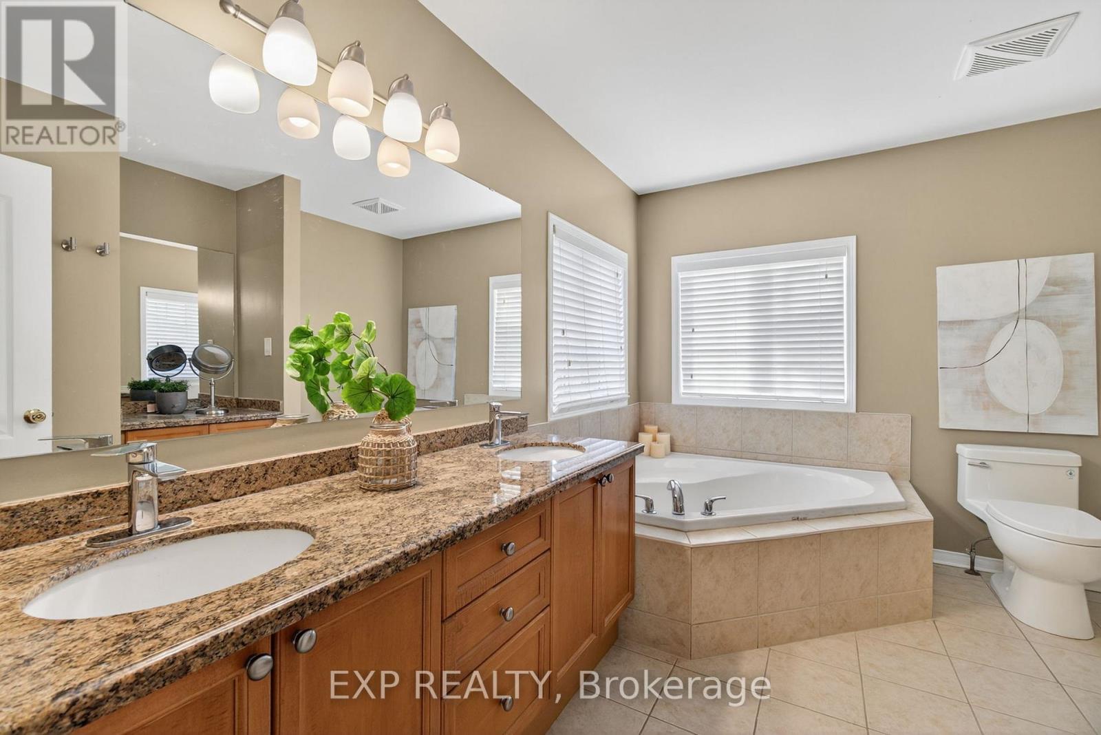 5612 Blue Spruce Avenue, Burlington, Ontario  L7L 7K2 - Photo 24 - W12571826