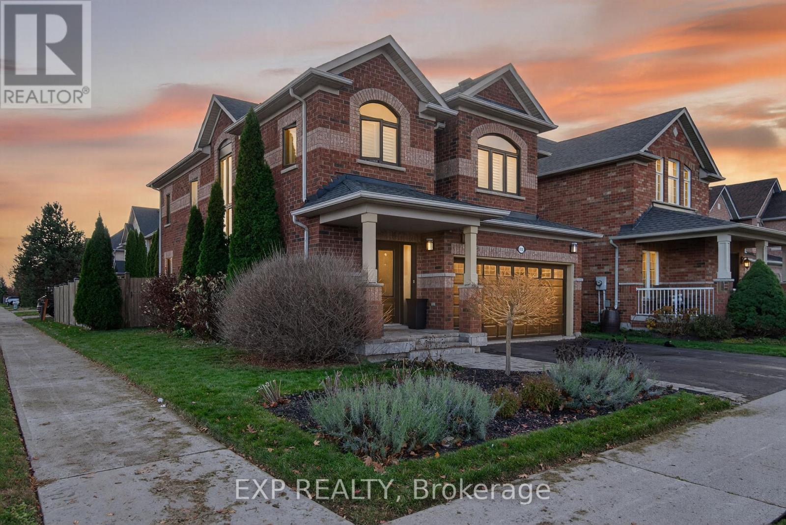 5612 Blue Spruce Avenue, Burlington, Ontario  L7L 7K2 - Photo 3 - W12571826