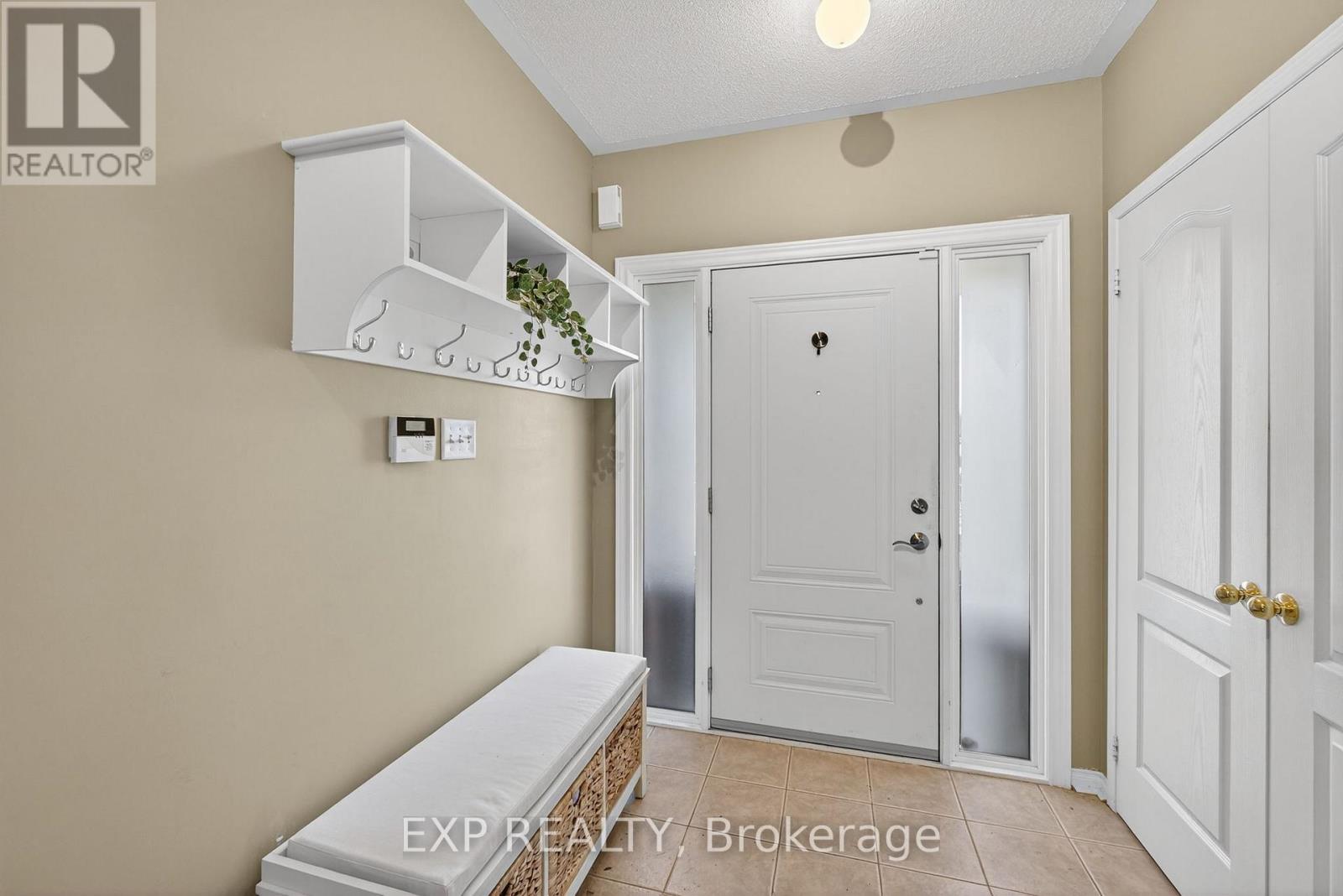 5612 Blue Spruce Avenue, Burlington, Ontario  L7L 7K2 - Photo 7 - W12571826