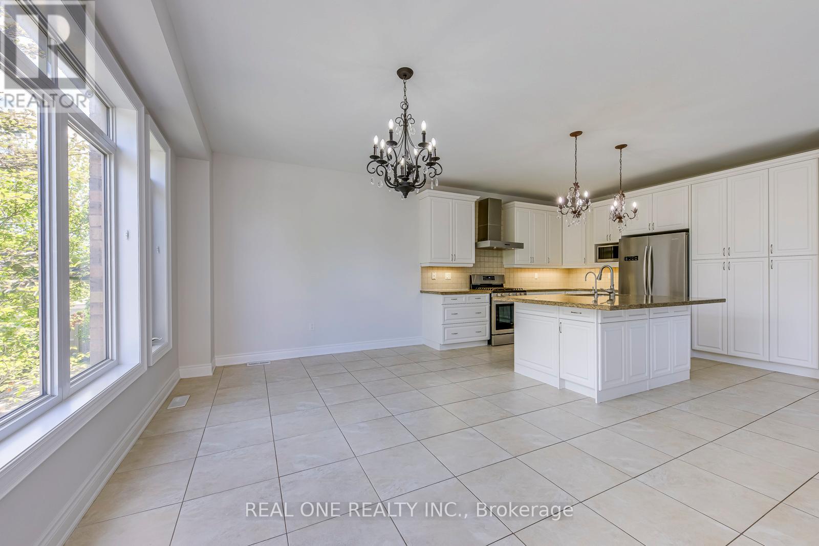 1342 Kestell Boulevard, Oakville, Ontario  L6H 0C8 - Photo 10 - W12571882