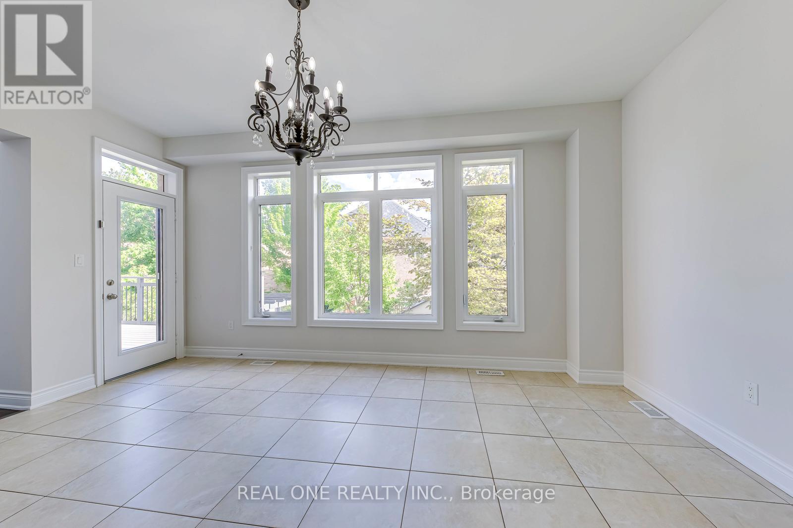 1342 Kestell Boulevard, Oakville, Ontario  L6H 0C8 - Photo 11 - W12571882