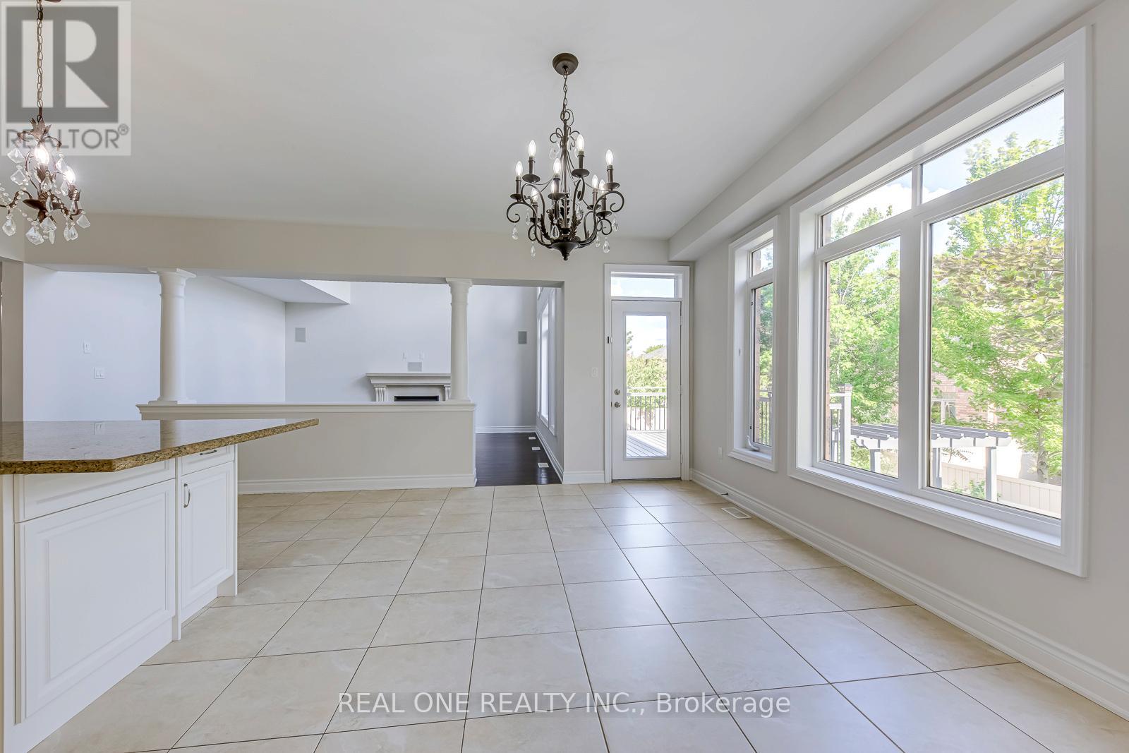 1342 Kestell Boulevard, Oakville, Ontario  L6H 0C8 - Photo 12 - W12571882