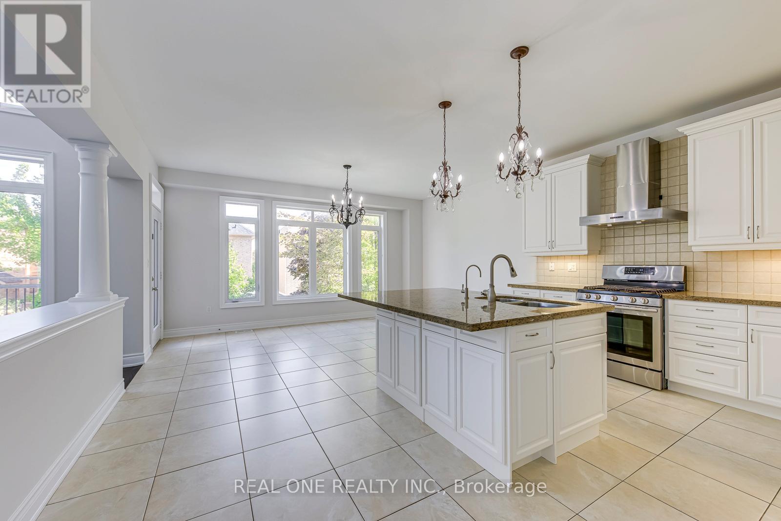 1342 Kestell Boulevard, Oakville, Ontario  L6H 0C8 - Photo 14 - W12571882