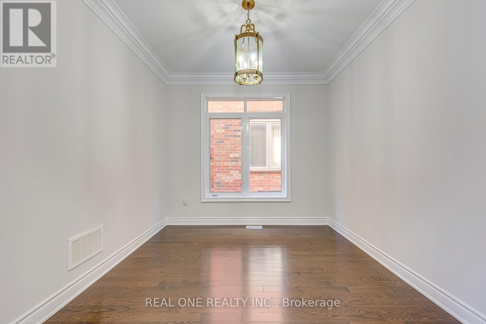 1342 Kestell Boulevard, Oakville, Ontario  L6H 0C8 - Photo 18 - W12571882