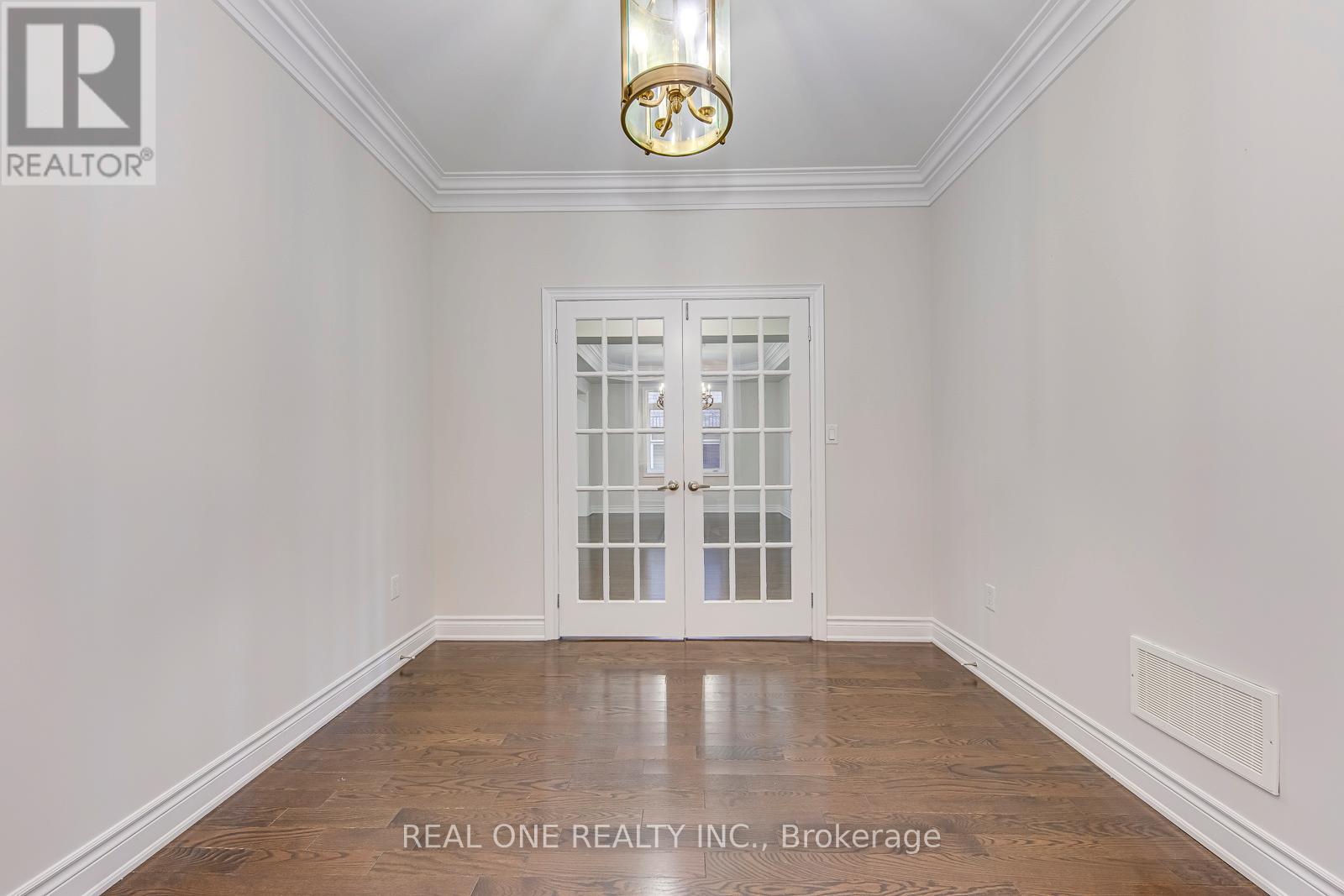 1342 Kestell Boulevard, Oakville, Ontario  L6H 0C8 - Photo 19 - W12571882