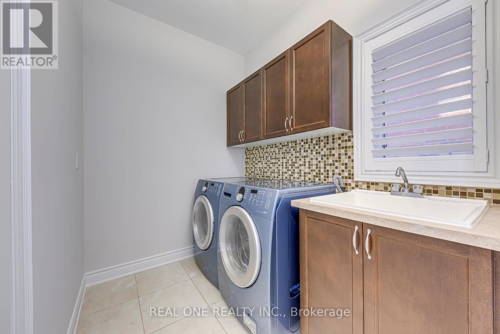 1342 Kestell Boulevard, Oakville, Ontario  L6H 0C8 - Photo 21 - W12571882