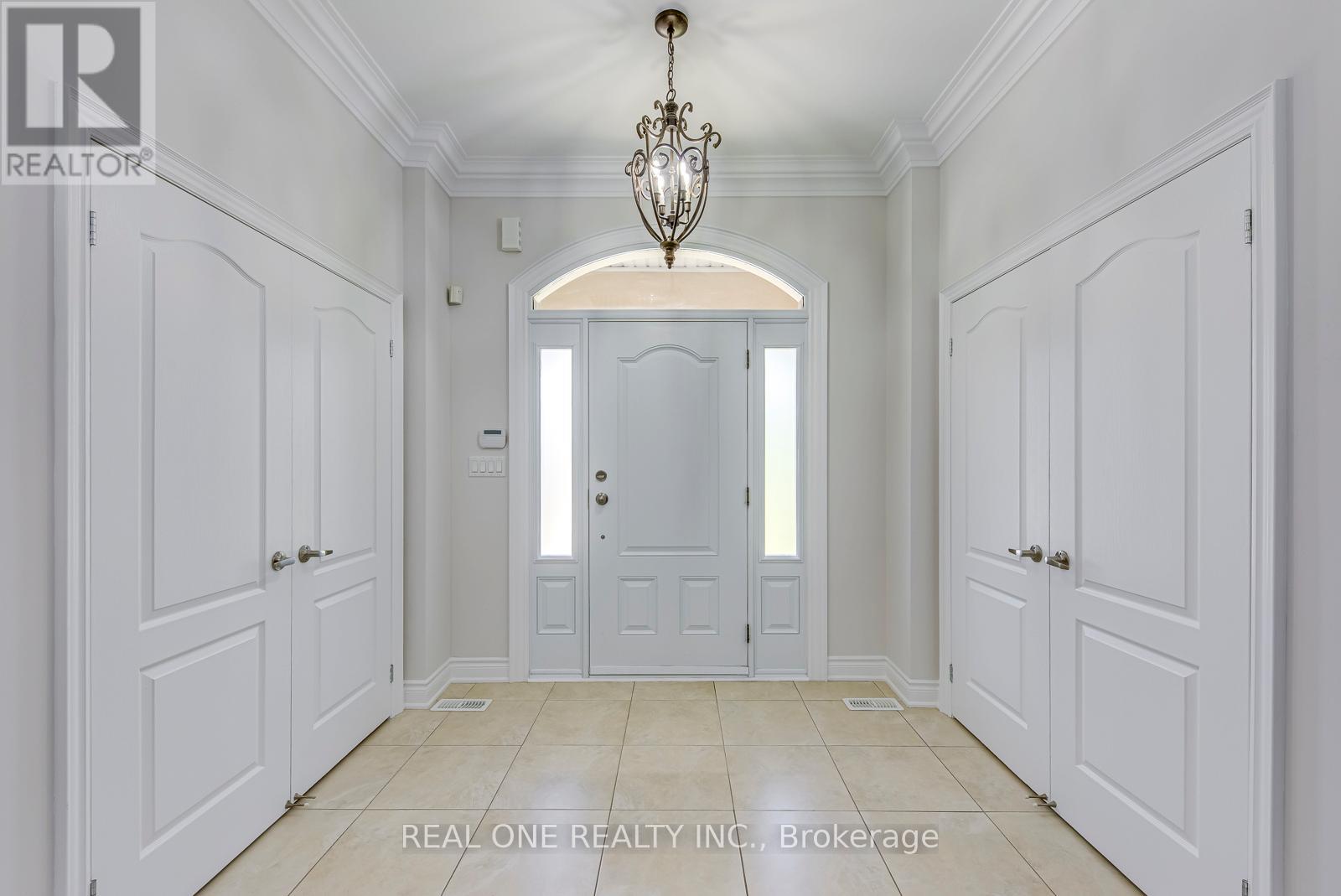 1342 Kestell Boulevard, Oakville, Ontario  L6H 0C8 - Photo 3 - W12571882