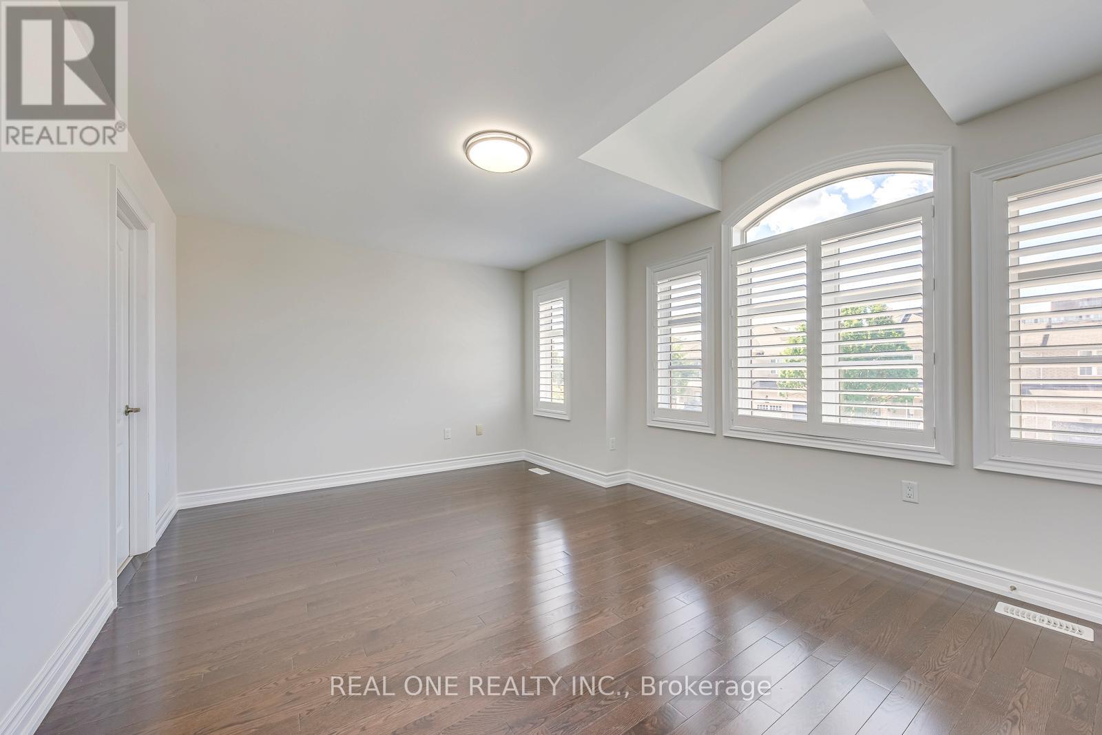 1342 Kestell Boulevard, Oakville, Ontario  L6H 0C8 - Photo 31 - W12571882