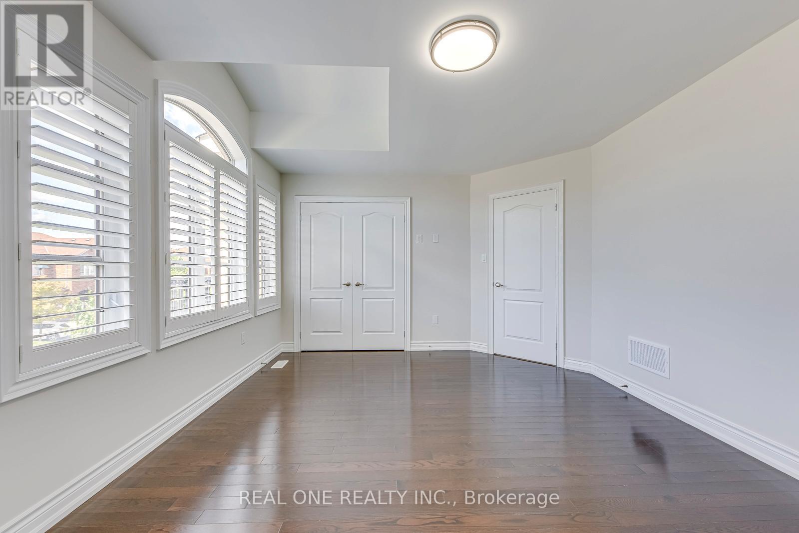 1342 Kestell Boulevard, Oakville, Ontario  L6H 0C8 - Photo 32 - W12571882