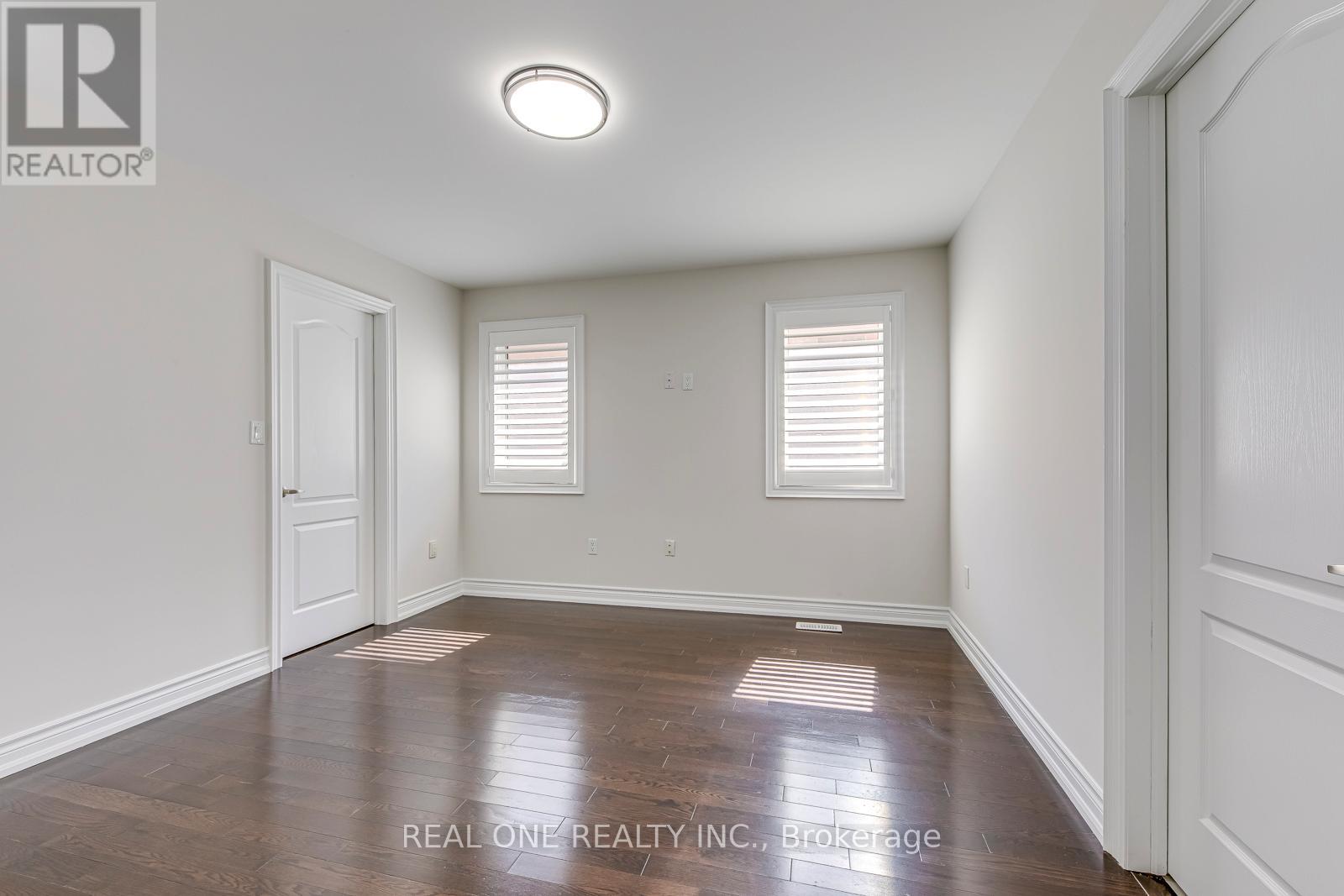 1342 Kestell Boulevard, Oakville, Ontario  L6H 0C8 - Photo 34 - W12571882