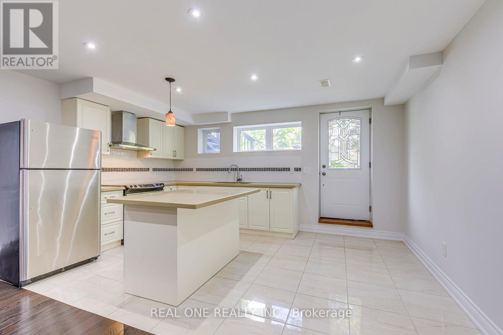 1342 Kestell Boulevard, Oakville, Ontario  L6H 0C8 - Photo 39 - W12571882