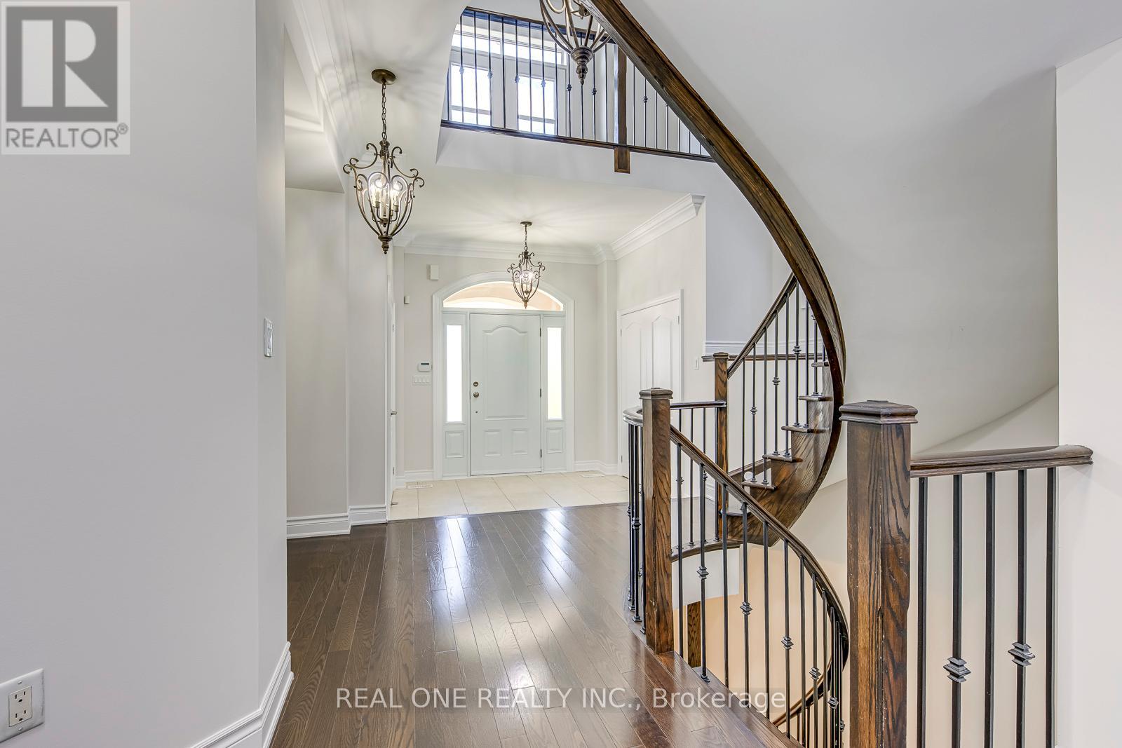 1342 Kestell Boulevard, Oakville, Ontario  L6H 0C8 - Photo 4 - W12571882