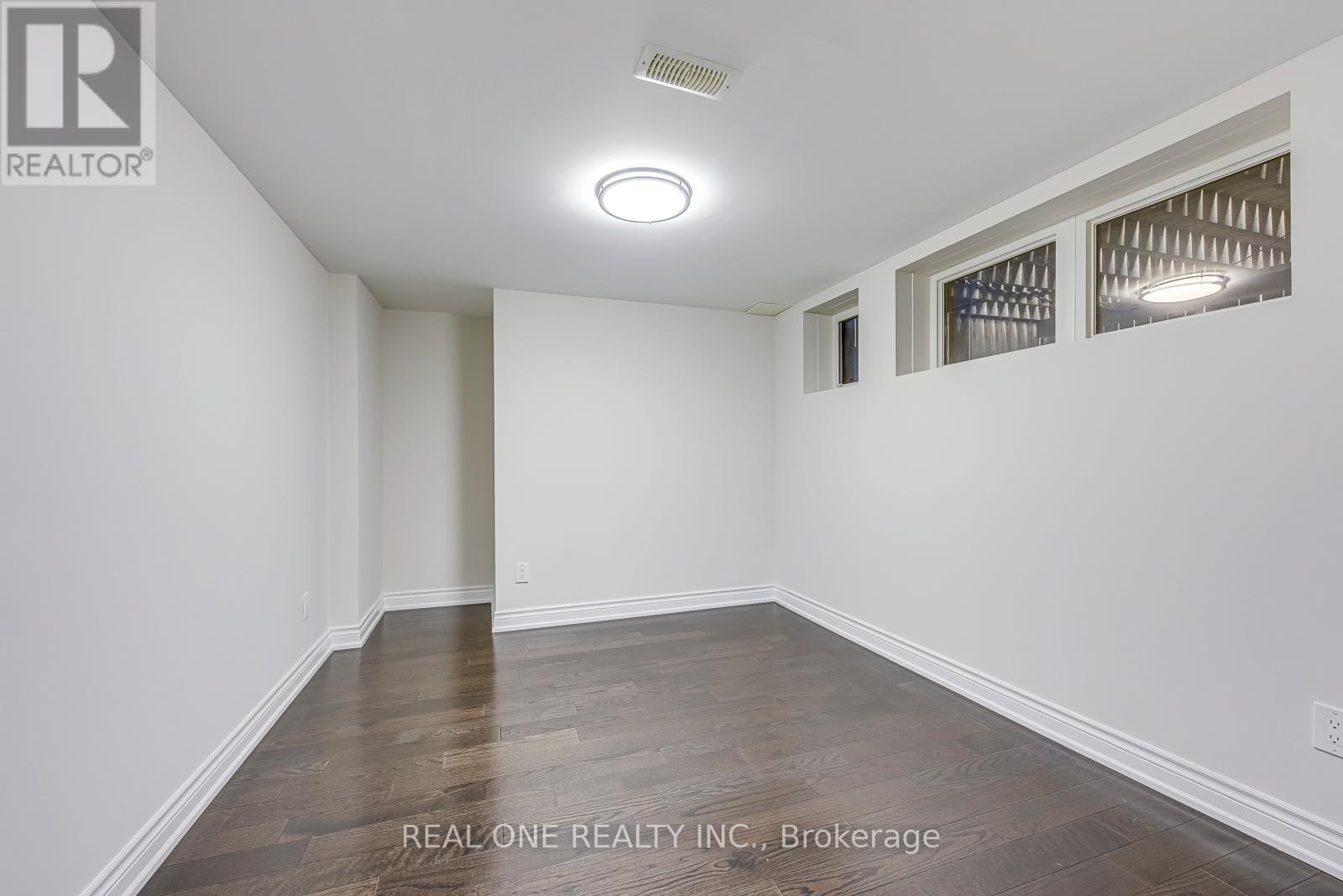 1342 Kestell Boulevard, Oakville, Ontario  L6H 0C8 - Photo 43 - W12571882