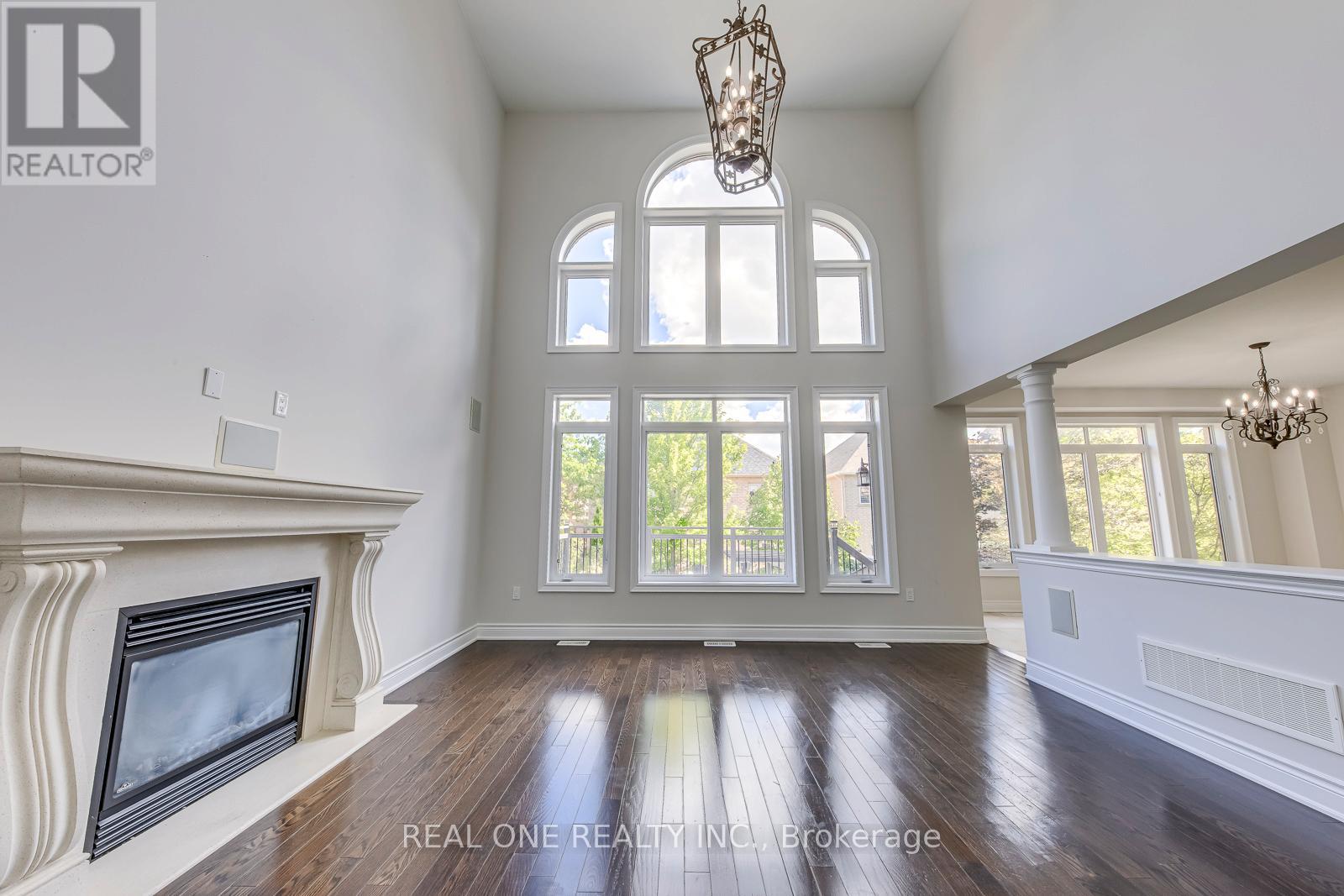 1342 Kestell Boulevard, Oakville, Ontario  L6H 0C8 - Photo 9 - W12571882