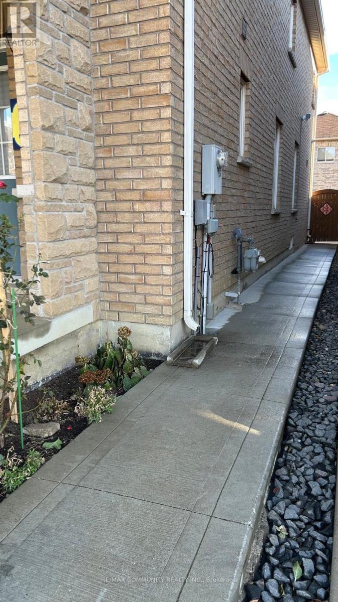 65 Summitgreen Crescent, Brampton, Ontario  L6R 0T5 - Photo 10 - W12571892