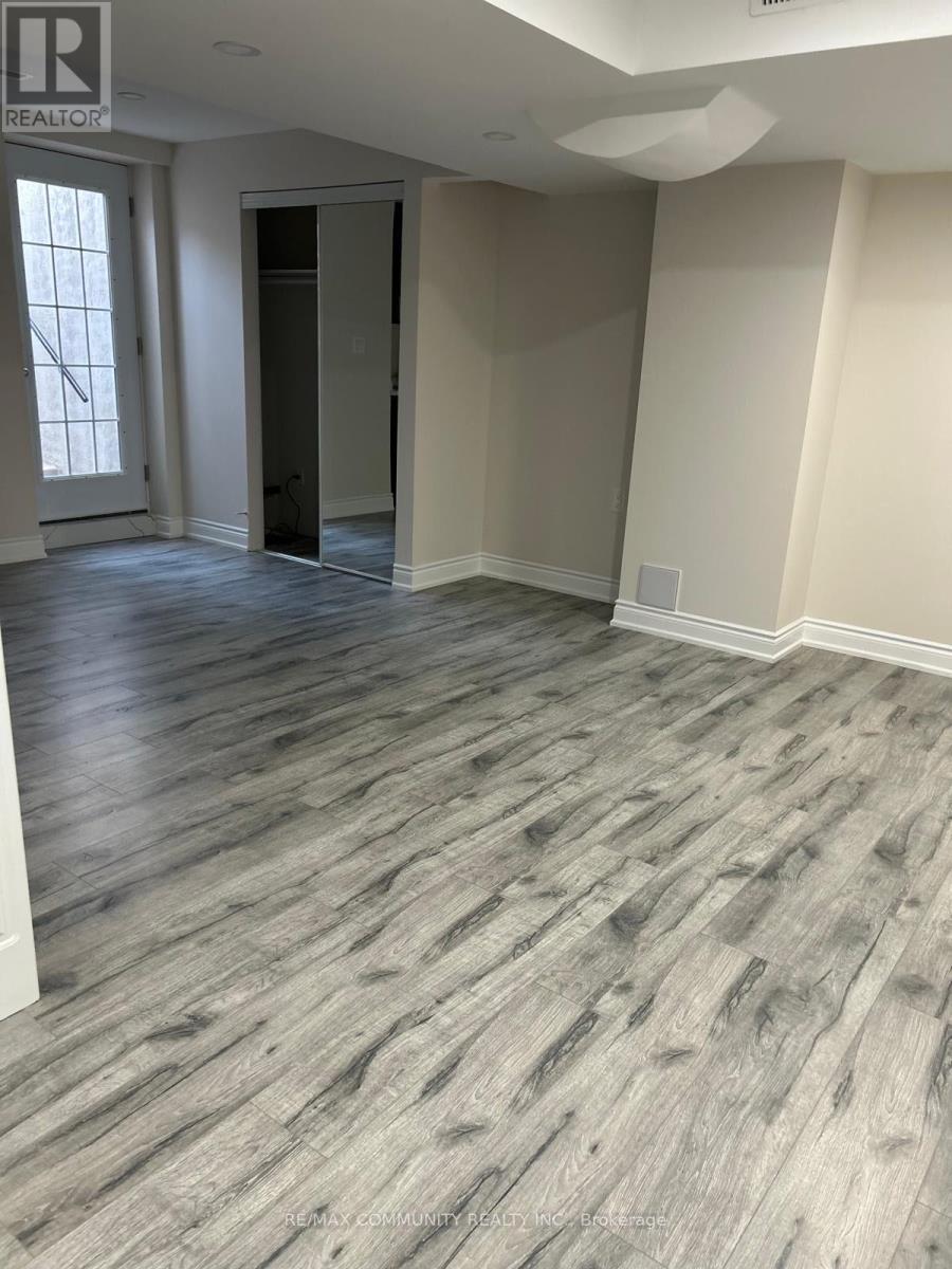 65 Summitgreen Crescent, Brampton, Ontario  L6R 0T5 - Photo 2 - W12571892