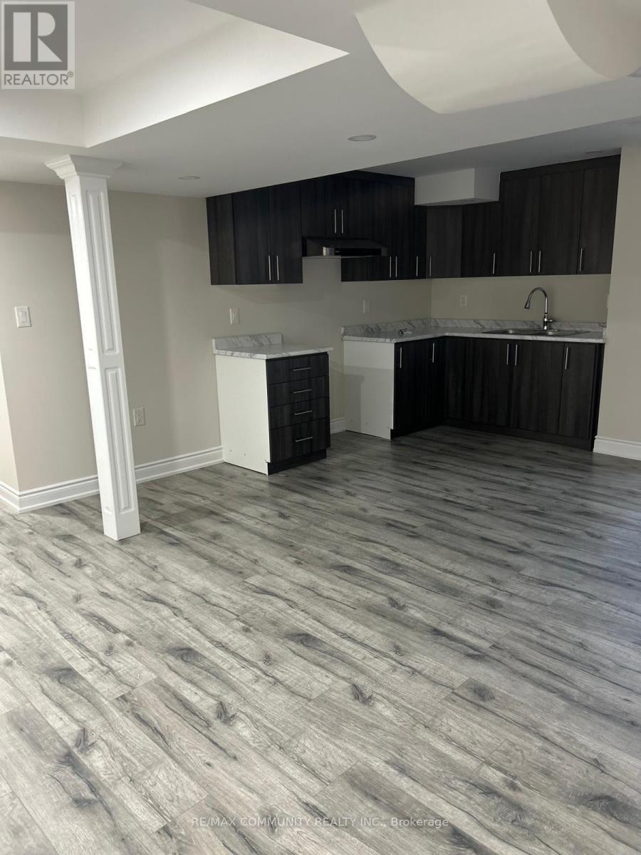 65 Summitgreen Crescent, Brampton, Ontario  L6R 0T5 - Photo 3 - W12571892