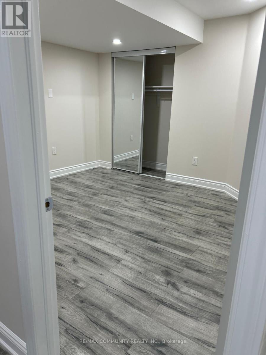 65 Summitgreen Crescent, Brampton, Ontario  L6R 0T5 - Photo 5 - W12571892