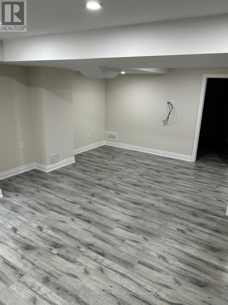 65 Summitgreen Crescent, Brampton, Ontario  L6R 0T5 - Photo 7 - W12571892