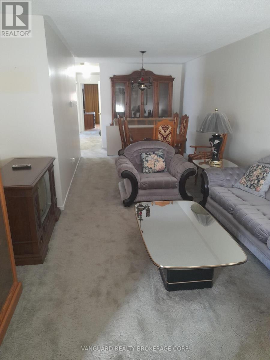 3485 Chipley Crescent, Mississauga, Ontario  L4T 2E3 - Photo 5 - W12571956