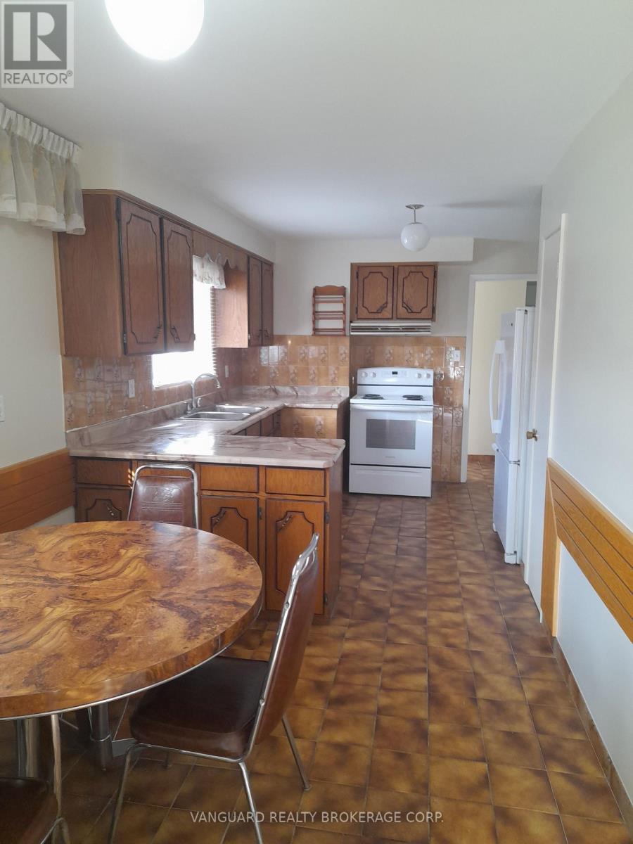 3485 Chipley Crescent, Mississauga, Ontario  L4T 2E3 - Photo 6 - W12571956