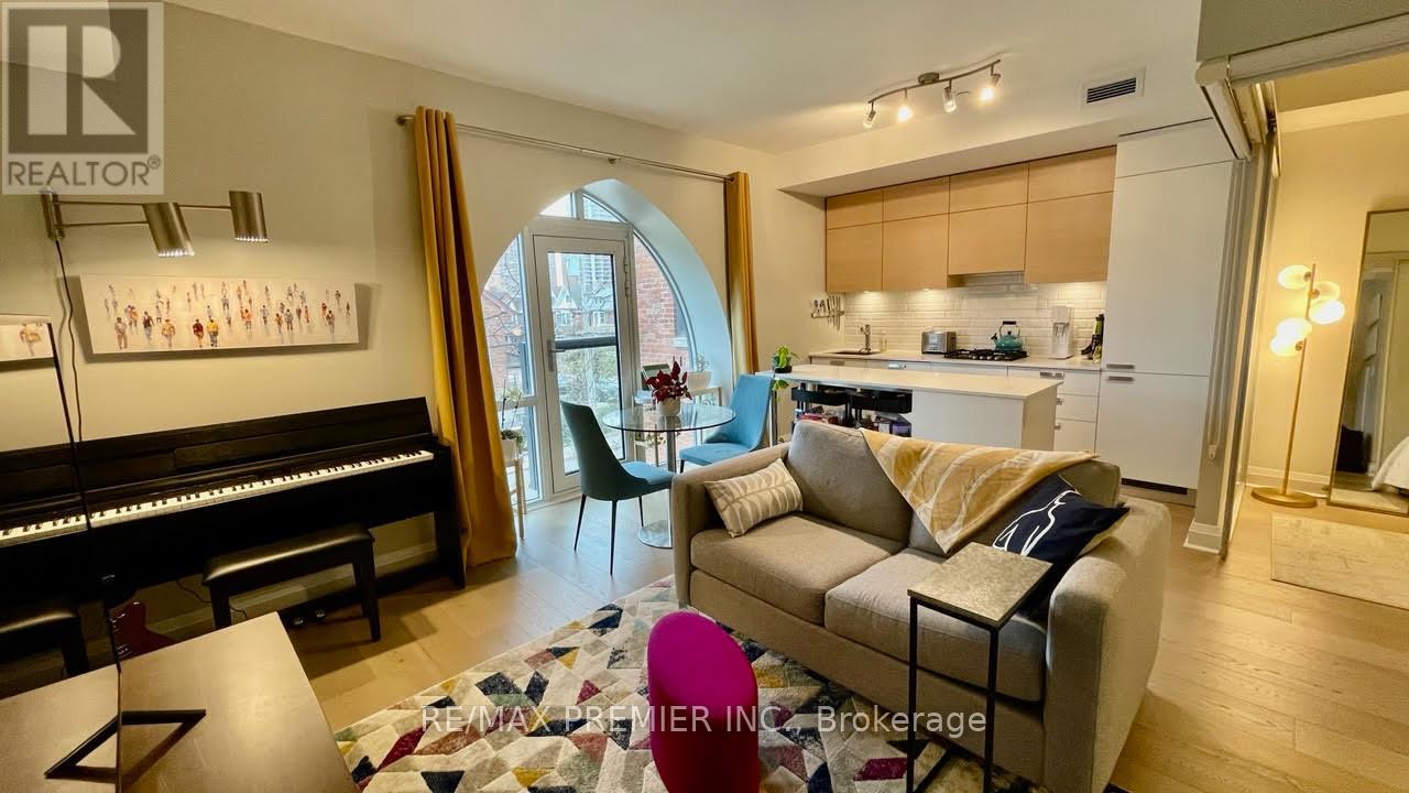 210 - 243 Perth Avenue, Toronto, Ontario  M6P 3X9 - Photo 16 - W12571960