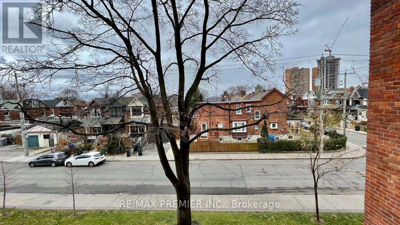 210 - 243 Perth Avenue, Toronto, Ontario  M6P 3X9 - Photo 19 - W12571960