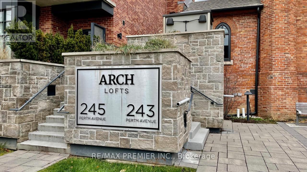 210 - 243 Perth Avenue, Toronto, Ontario  M6P 3X9 - Photo 3 - W12571960