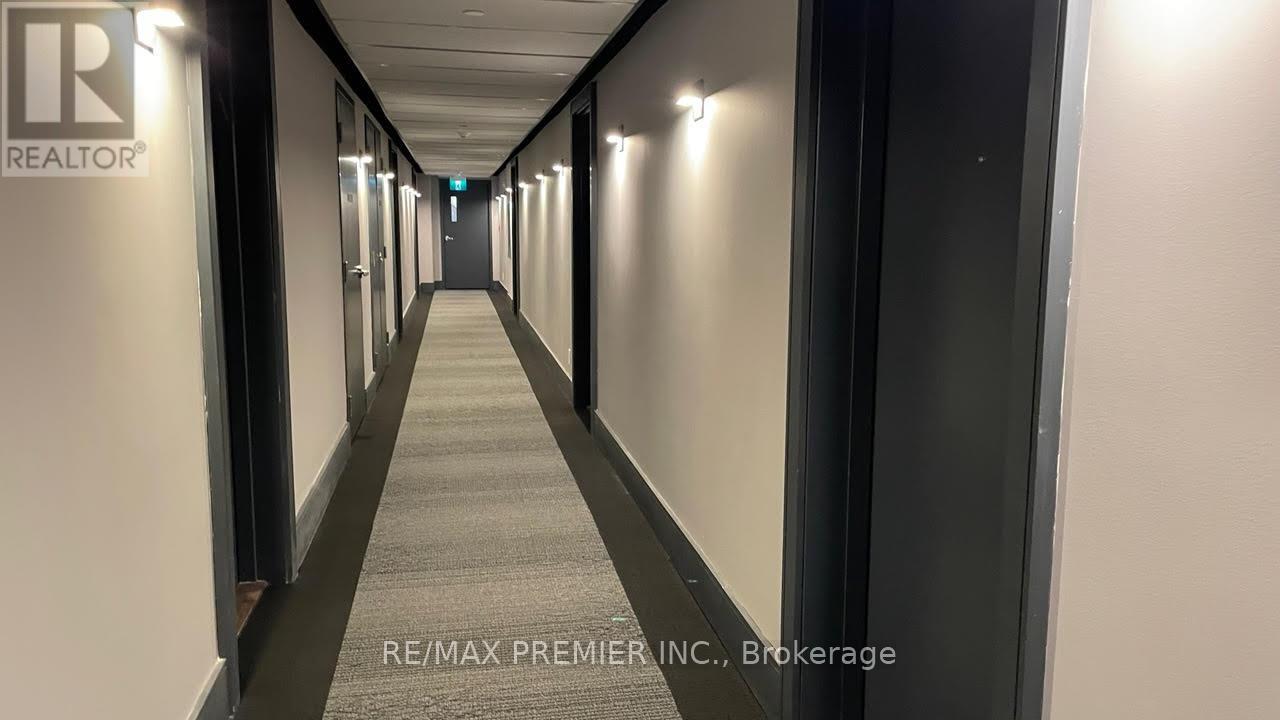 210 - 243 Perth Avenue, Toronto, Ontario  M6P 3X9 - Photo 4 - W12571960