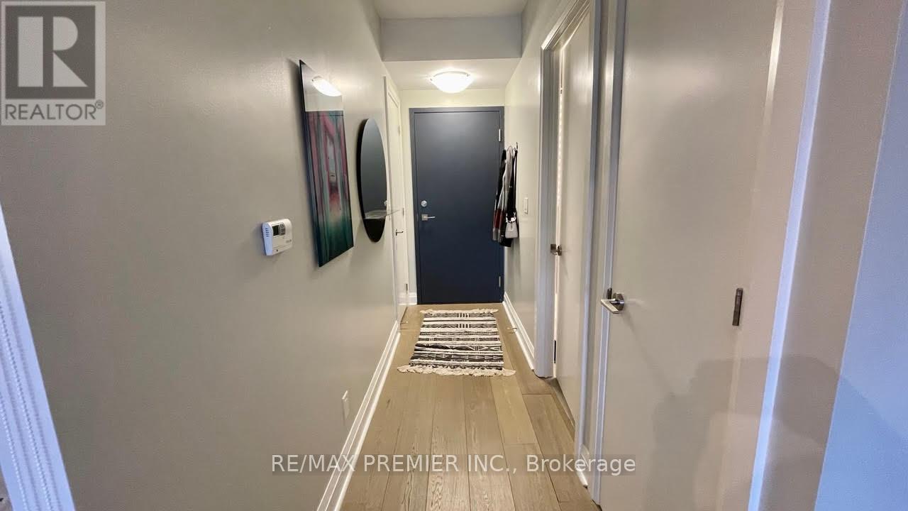 210 - 243 Perth Avenue, Toronto, Ontario  M6P 3X9 - Photo 5 - W12571960