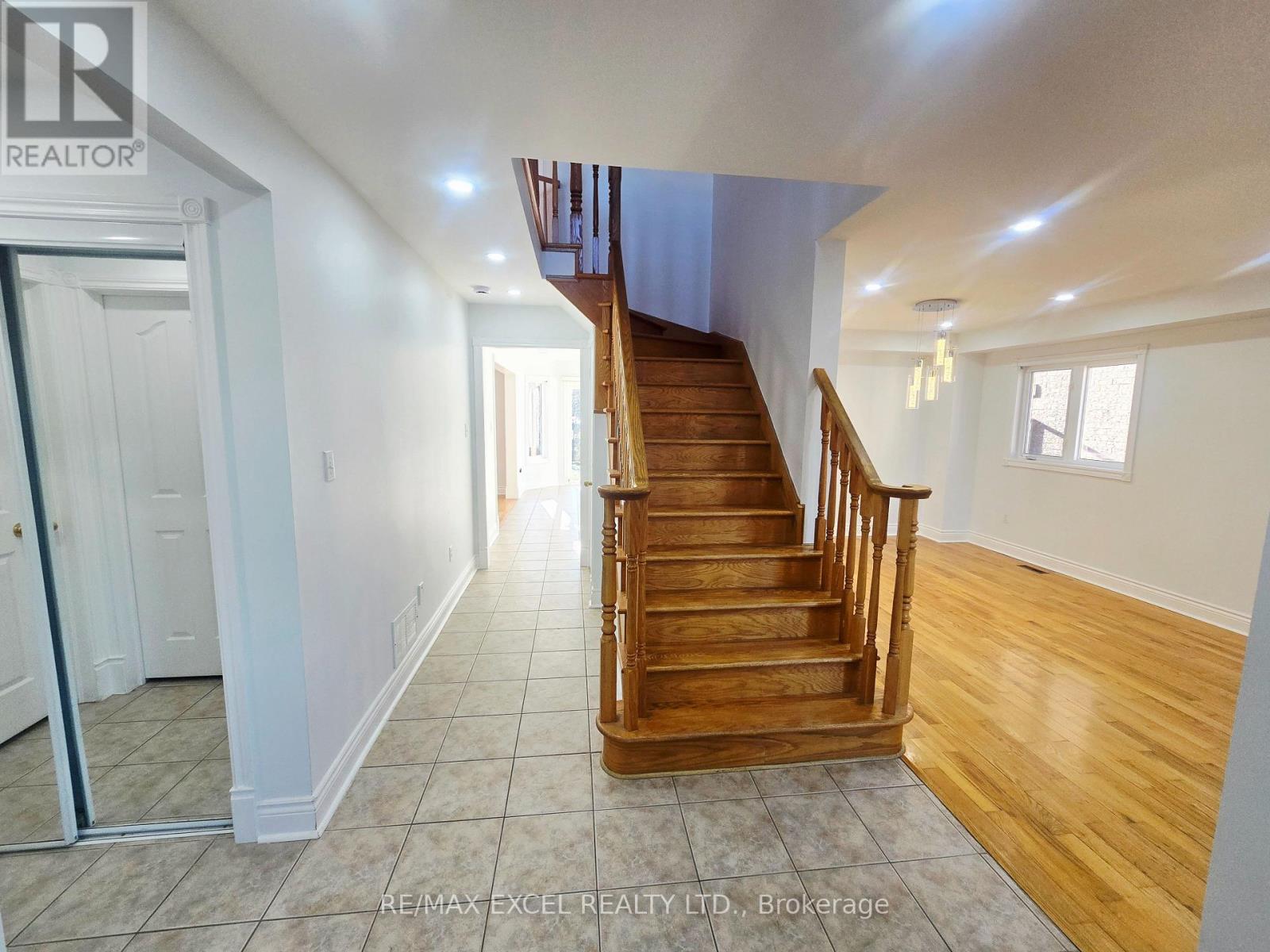 Upper Level - 133 Humberland Drive, Richmond Hill, Ontario  L4E 3Y7 - Photo 14 - N12559480